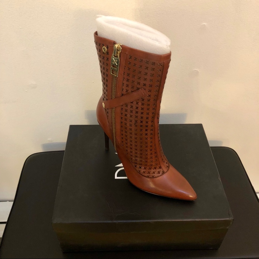 NWT DMSX Donald J Pliner Heel Booties